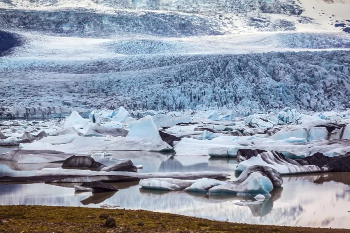 Gerahmter Druck : Der Sonnenuntergang erhellt den Gletscher. Gerahmter Druck : Der Sonnenuntergang erhellt den Gletscher.