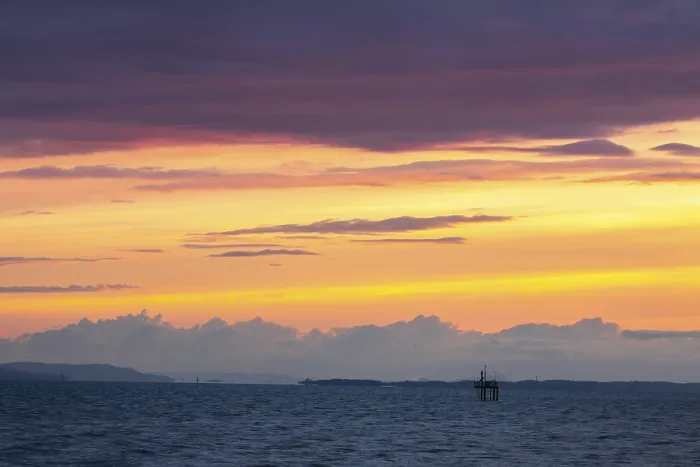Gerahmter Druck : Sonnenuntergang mit Gewitteratmosphäre.