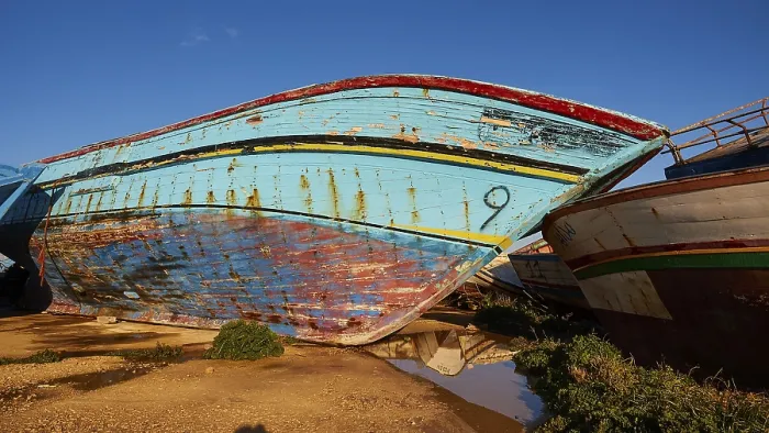 Gerahmter Druck : Super weites Objektiv, Boot von der Seite. Gerahmter Druck : Super weites Objektiv, Boot von der Seite.