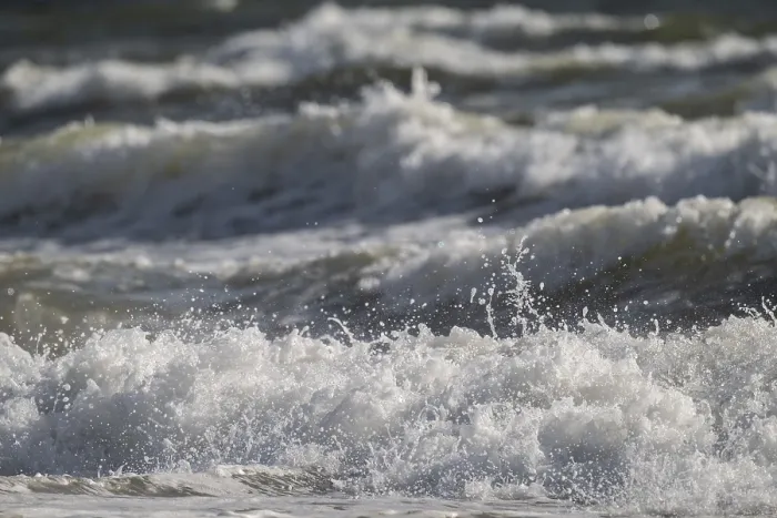 Gerahmter Druck : Surfen, Wellen, Sondervig Strand Gerahmter Druck : Surfen, Wellen, Sondervig Strand