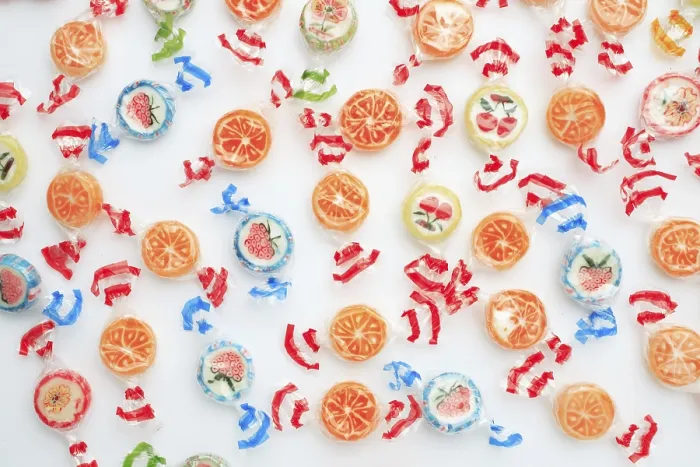 Gerahmter Druck : Süßigkeiten, farbenfrohe Fruchtbonbons Gerahmter Druck : Süßigkeiten, farbenfrohe Fruchtbonbons