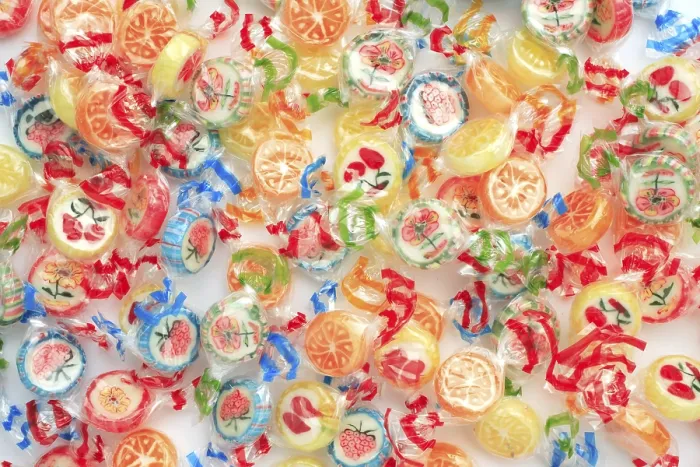 Gerahmter Druck : Süßigkeiten, farbenfrohe Fruchtbonbons Gerahmter Druck : Süßigkeiten, farbenfrohe Fruchtbonbons