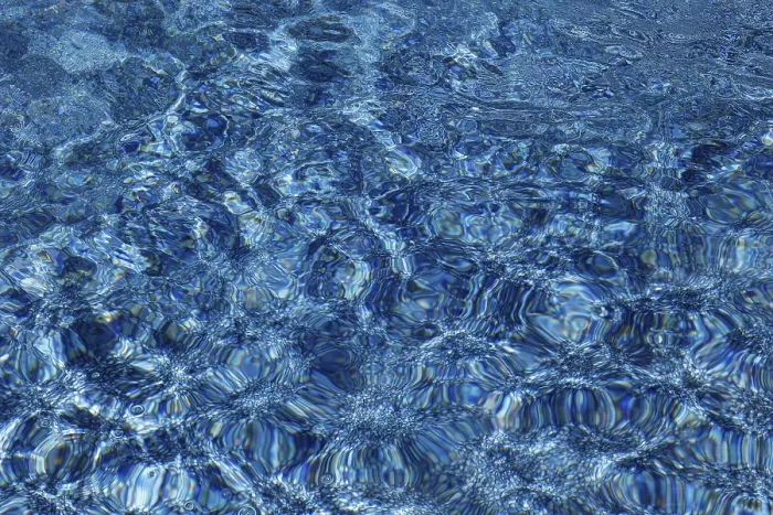 Gerahmter Druck : Schwimmbecken, Wasserfläche mit Reflexionen. Gerahmter Druck : Schwimmbecken, Wasserfläche mit Reflexionen.