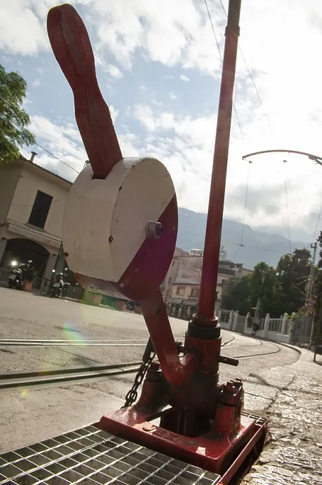 Gerahmter Druck : Schaltgriff für Straßenbahnweiche, Soller. Gerahmter Druck : Schaltgriff für Straßenbahnweiche, Soller.