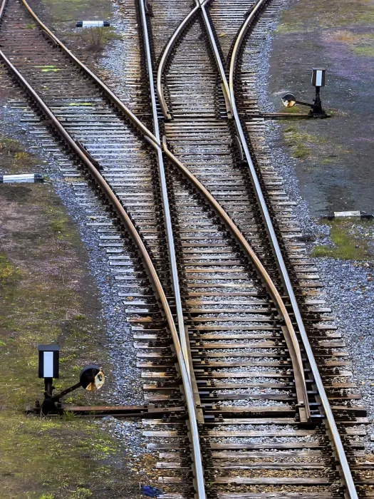 Gerahmter Druck : Schalten Sie die Schienen eines Eisenbahnweges ein. Gerahmter Druck : Schalten Sie die Schienen eines Eisenbahnweges ein.