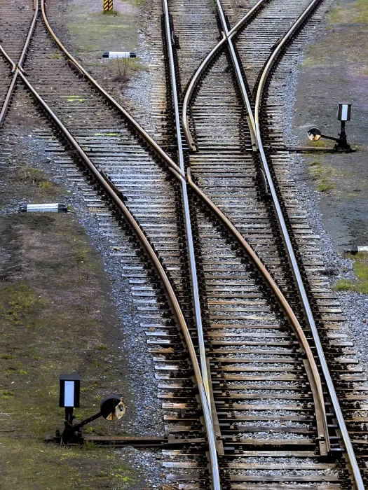 Gerahmter Druck : Schalten Sie die Schienen eines Eisenbahnnetzes ein. Gerahmter Druck : Schalten Sie die Schienen eines Eisenbahnnetzes ein.