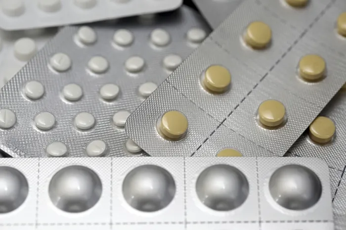 Gerahmter Druck : Tabletten in Blisterverpackung. Gerahmter Druck : Tabletten in Blisterverpackung.