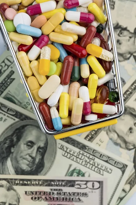 Gerahmter Druck : Tablets, Einkaufswagen, Dollar-Scheine Gerahmter Druck : Tablets, Einkaufswagen, Dollar-Scheine