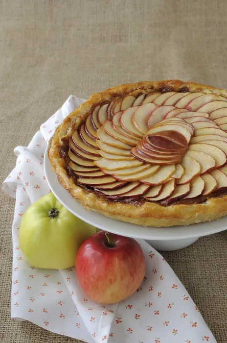 Gerahmter Druck : Apfelkuchen mit Marmelade und Apfel. Gerahmter Druck : Apfelkuchen mit Marmelade und Apfel.