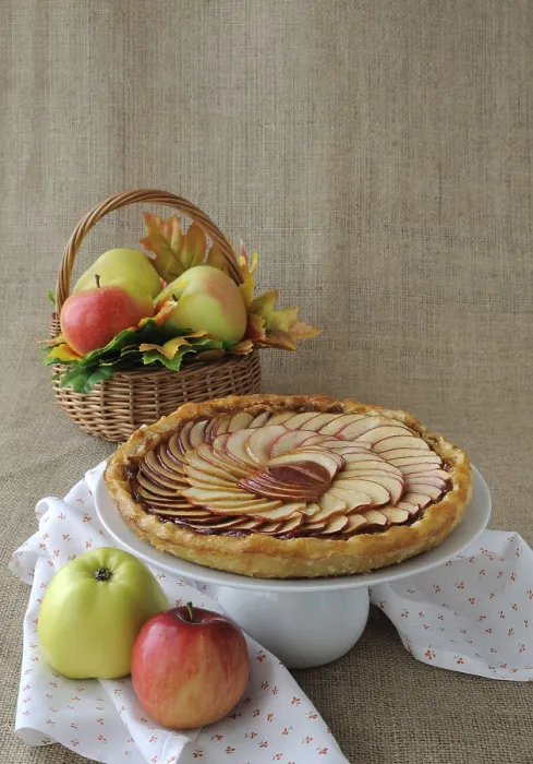 Gerahmter Druck : Apfelkuchen mit Marmelade und Apfel. Gerahmter Druck : Apfelkuchen mit Marmelade und Apfel.