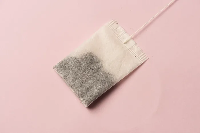 Gerahmter Druck : Teebeutel auf rosa Hintergrund Gerahmter Druck : Teebeutel auf rosa Hintergrund