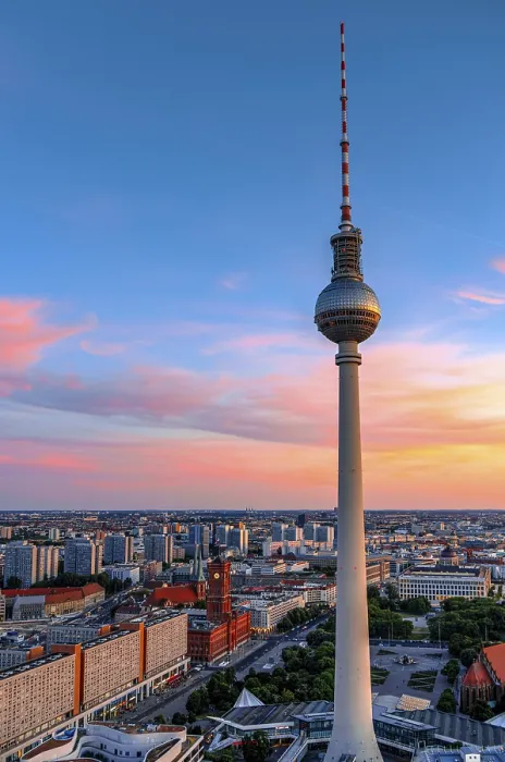 Gerahmter Druck : Fernsehturm am Abend. Gerahmter Druck : Fernsehturm am Abend.