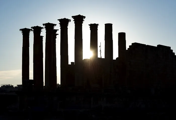 Gerahmter Druck : Tempel der Artemis bei Sonnenuntergang, Jerash, Jordanien. Gerahmter Druck : Tempel der Artemis bei Sonnenuntergang, Jerash, Jordanien.
