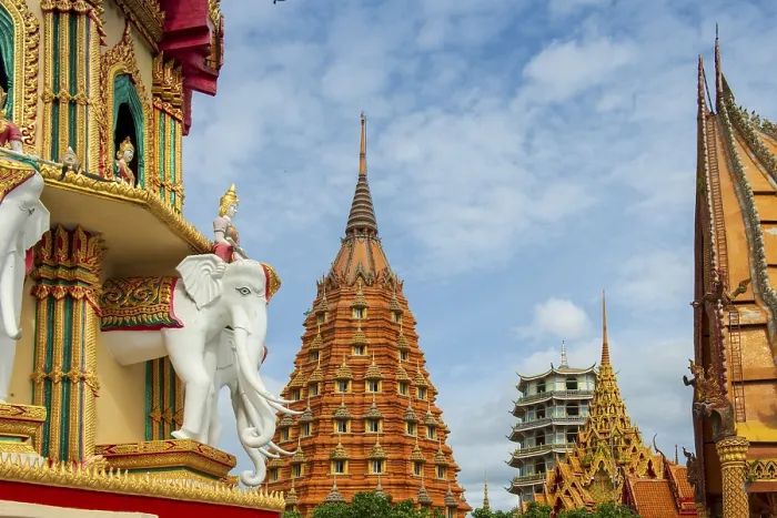 Gerahmter Druck : Wat Tham Khao Noi Tempelkomplex, Kanchanaburi Provinz, Thailand Gerahmter Druck : Wat Tham Khao Noi Tempelkomplex, Kanchanaburi Provinz, Thailand