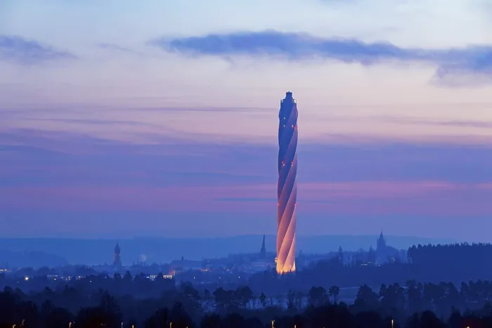 Gerahmter Druck : Turm der TK-Elevator im frühen Morgen. Gerahmter Druck : Turm der TK-Elevator im frühen Morgen.