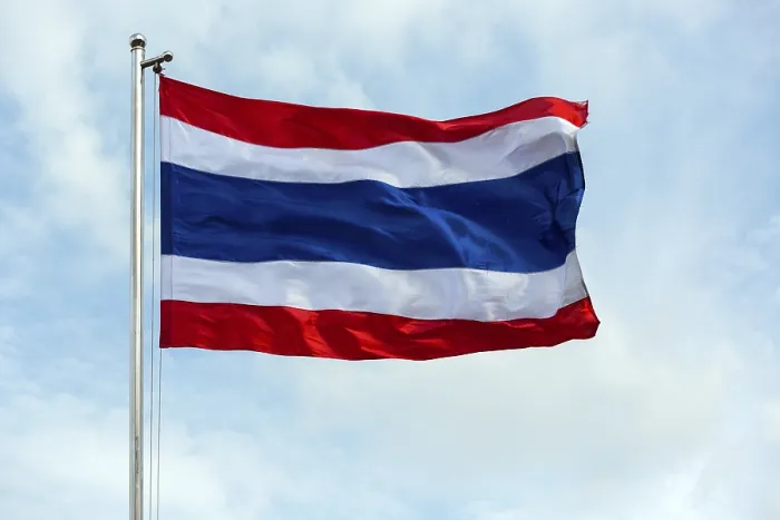 Gerahmter Druck : Thailändische Flagge weht im Wind. Gerahmter Druck : Thailändische Flagge weht im Wind.
