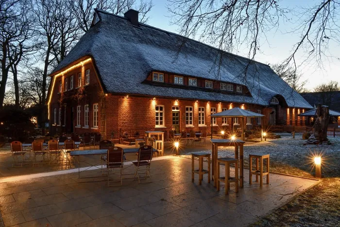 Gerahmter Druck : Thansen Manor, blauer Stundenteil, Soderstorf Gerahmter Druck : Thansen Manor, blauer Stundenteil, Soderstorf
