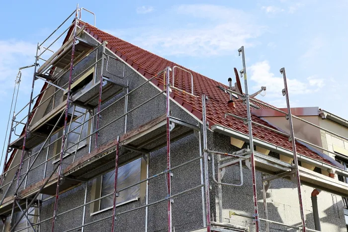 Gerahmter Druck : Wärmedämmung einer Hausfassade Gerahmter Druck : Wärmedämmung einer Hausfassade