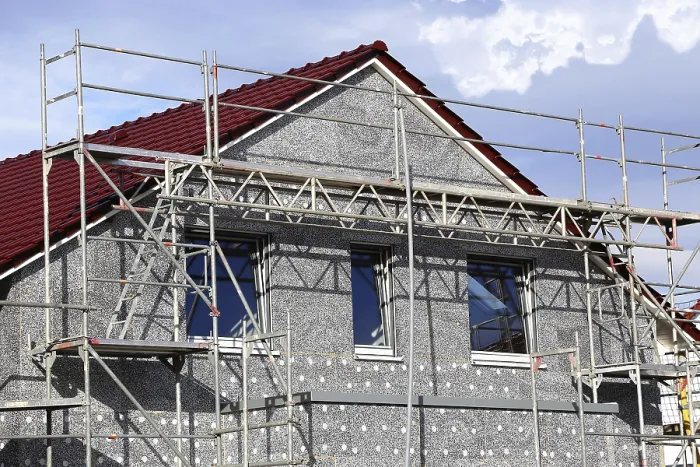 Gerahmter Druck : Wärmedämmung einer Hausfassade Gerahmter Druck : Wärmedämmung einer Hausfassade
