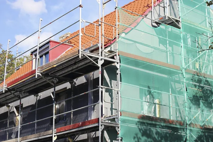 Gerahmter Druck : Wärmedämmung einer Hausfassade Gerahmter Druck : Wärmedämmung einer Hausfassade