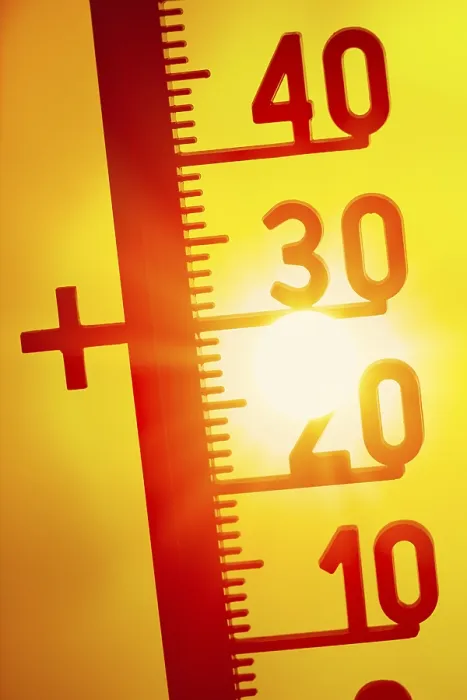 Gerahmter Druck : Thermometer in Sonnenlicht bei hohen Temperaturen