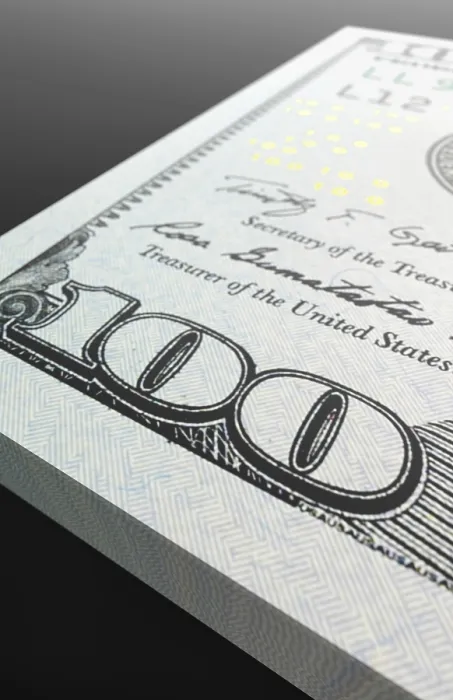 Gerahmter Druck : Zehntausend-Dollar-Stack aus 100-Dollar-Scheinen, Close-up Gerahmter Druck : Zehntausend-Dollar-Stack aus 100-Dollar-Scheinen, Close-up