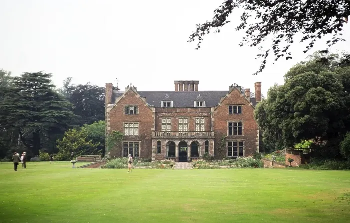 Gerahmter Druck : Thrumpton Hall, Nottinghamshire, England, UK, August 1977 Übersetzt ins Deutsche: Thrumpton Hall, Nottinghamshire, England, Vereinigtes Königreich , August 1977 Gerahmter Druck : Thrumpton Hall, Nottinghamshire, England, UK, August 1977 Übersetzt ins Deutsche: Thrumpton Hall, Nottinghamshire, England, Vereinigtes Königreich , August 1977