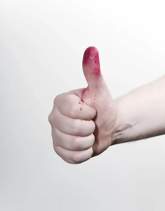 Gerahmter Druck : Finger hoch mit Sprayspray.