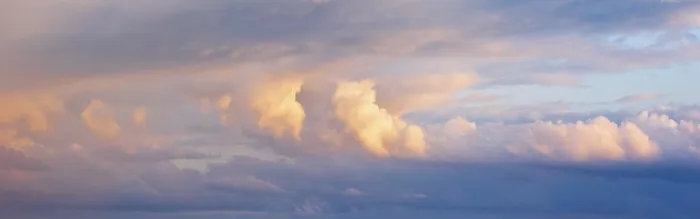 Gerahmter Druck : Donnerwolken im Abendlicht. Gerahmter Druck : Donnerwolken im Abendlicht.