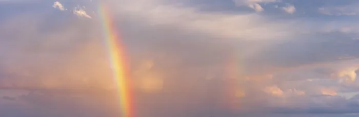 Gerahmter Druck : Abendliche Gewitterwolken mit Regenbogen Gerahmter Druck : Abendliche Gewitterwolken mit Regenbogen