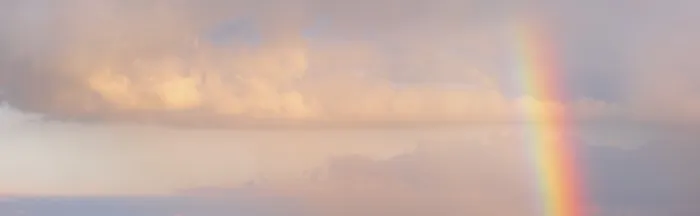 Gerahmter Druck : Donnerwolken in Abendlicht mit Regenbogen. Gerahmter Druck : Donnerwolken in Abendlicht mit Regenbogen.
