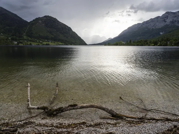 Gerahmter Druck : Donnerwolken über dem See, Grundlsee. Gerahmter Druck : Donnerwolken über dem See, Grundlsee.