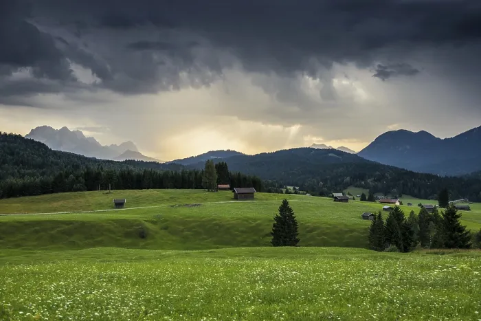 Gerahmter Druck : Donnerwolken, in der Nähe von Mittenwald. Gerahmter Druck : Donnerwolken, in der Nähe von Mittenwald.