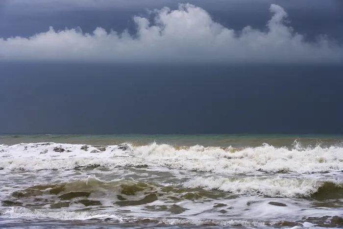 Gerahmter Druck : Donnerwolken über dem Meer. Gerahmter Druck : Donnerwolken über dem Meer.