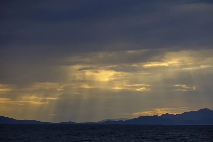 Gerahmter Druck : Donnerwolken am Sonnenuntergang am Strand. Gerahmter Druck : Donnerwolken am Sonnenuntergang am Strand.