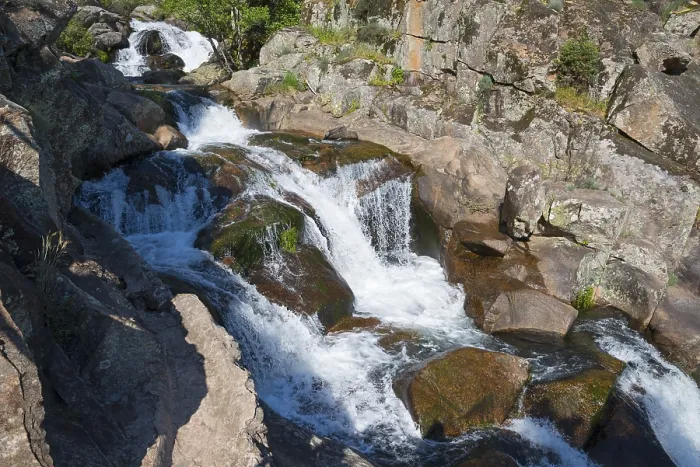 Gerahmter Druck : Kaskadenwasserfall in einer stillen Waldlandschaft, Cascada del Diablo, Teufelswasserfall, Garganta de Gualtaminos, Schlucht von Gualtaminos, La Vera, Caceres, Extremadura Gerahmter Druck : Kaskadenwasserfall in einer stillen Waldlandschaft, Cascada del Diablo, Teufelswasserfall, Garganta de Gualtaminos, Schlucht von Gualtaminos, La Vera, Caceres, Extremadura