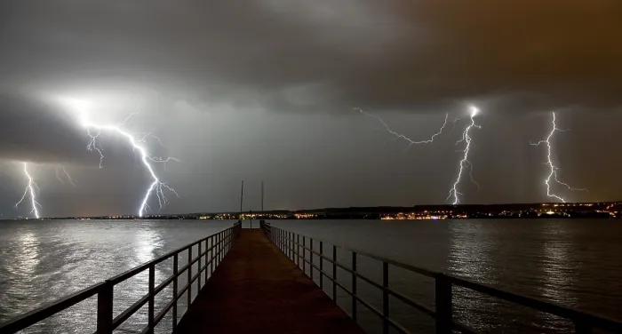 Gerahmter Druck : Sturm über dem Bodensee bei Konstanz Gerahmter Druck : Sturm über dem Bodensee bei Konstanz