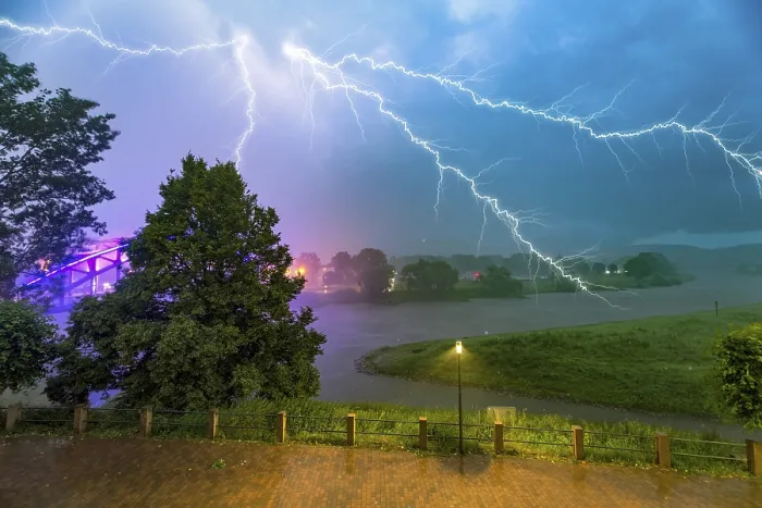 Gerahmter Druck : Unwetter, Blitz, Rinteln Gerahmter Druck : Unwetter, Blitz, Rinteln