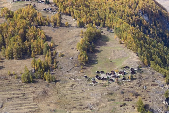 Gerahmter Druck : Kleiner Bergdorf. Gerahmter Druck : Kleiner Bergdorf.