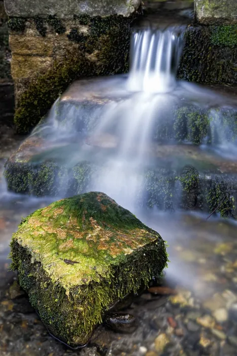 Gerahmter Druck : Kleiner Wasserfall in Sussex Gerahmter Druck : Kleiner Wasserfall in Sussex