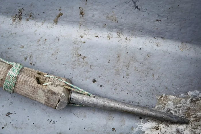 Gerahmter Druck : Spitze eines Harpunen, Jäger der Inuit. Gerahmter Druck : Spitze eines Harpunen, Jäger der Inuit.