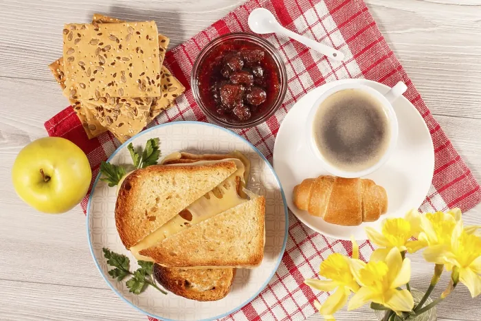 Gerahmter Druck : Gekochelte Scheiben Brot mit Käse Gerahmter Druck : Gekochelte Scheiben Brot mit Käse