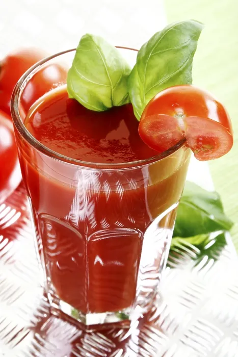 Gerahmter Druck : Tomaten-Saft und Basilikum