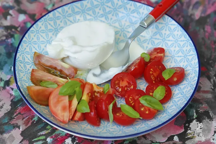 Gerahmter Druck : Tomaten mit Basilikum und Büffelmozzarella Gerahmter Druck : Tomaten mit Basilikum und Büffelmozzarella