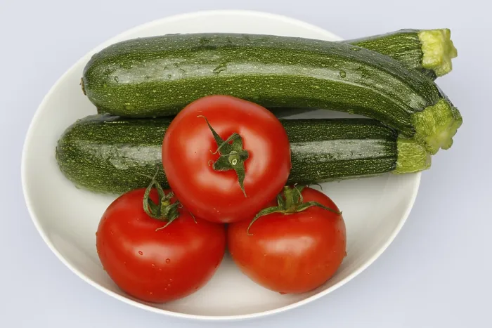 Gerahmter Druck : Tomaten und Zucchini. Gerahmter Druck : Tomaten und Zucchini.