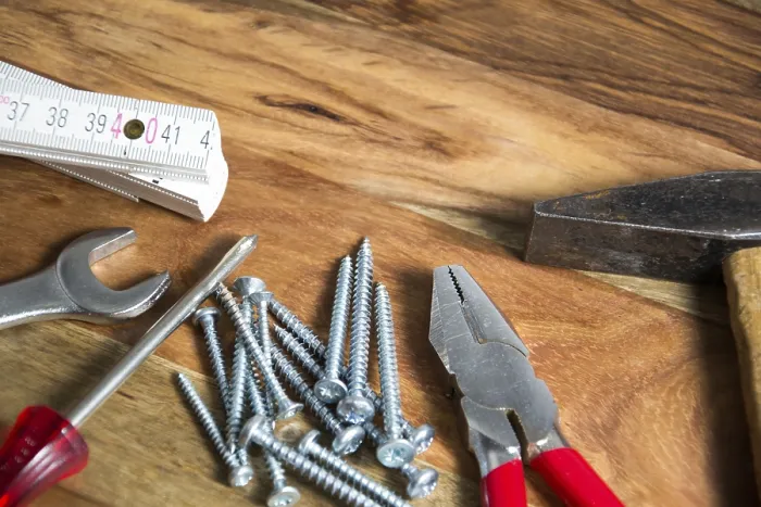 Gerahmter Druck : Werkzeuge aus Holz. Gerahmter Druck : Werkzeuge aus Holz.