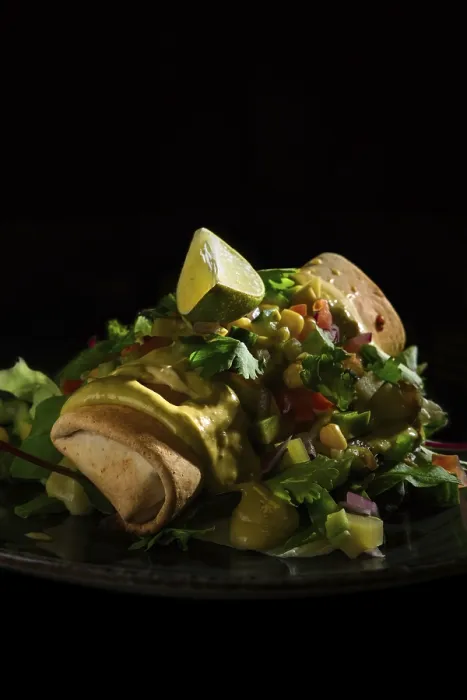 Gerahmter Druck : Tostada mit Rindfleisch, bestückt mit Pfeffer. Gerahmter Druck : Tostada mit Rindfleisch, bestückt mit Pfeffer.
