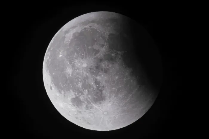 Gerahmter Druck : Nach einem totalen Mondfinsternis.