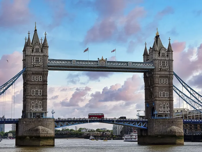 Gerahmter Druck : Der Tower Bridge über dem Themse, Abendhimmel. Gerahmter Druck : Der Tower Bridge über dem Themse, Abendhimmel.