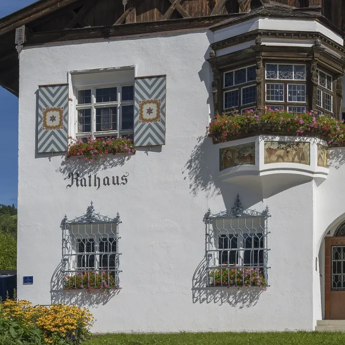Gerahmter Druck : Rathaus, Detail der Fassade. Gerahmter Druck : Rathaus, Detail der Fassade.